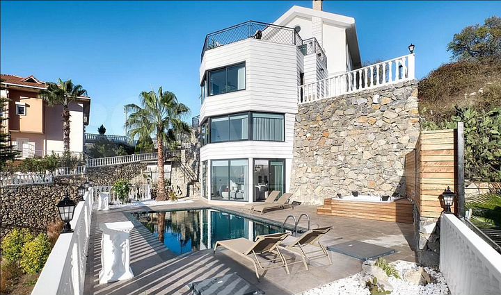 Дом 320 м² на участке 5 сот.