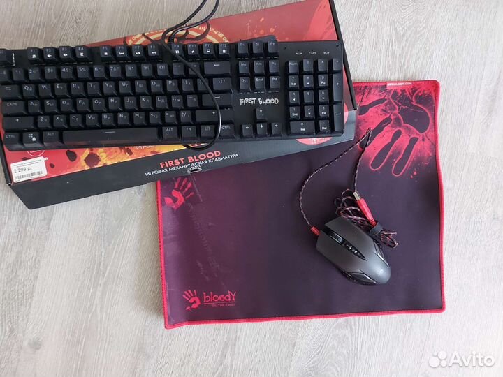 Игровая клавиатура, мышь и коврик