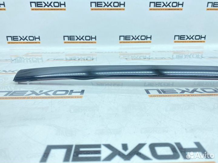 Молдинг лобового стекла правый Mercedes-Benz