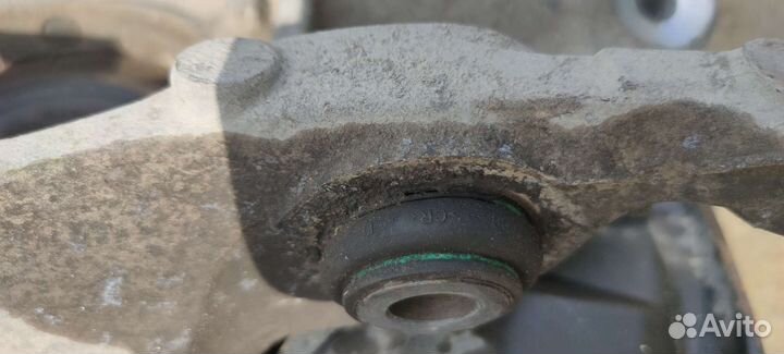 Кулак задний левый Мерседес W221