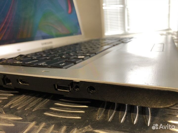 Ноутбук Samsung 17.3 дюйма