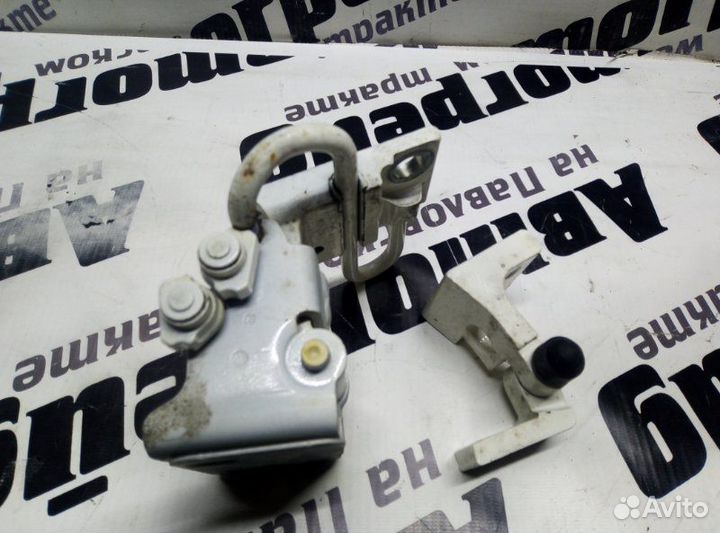 Петля дверная задняя левая Audi Q7 4LB BAR