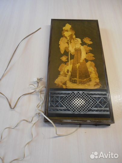 Сувенир-громкоговоритель в деревянном корпусе