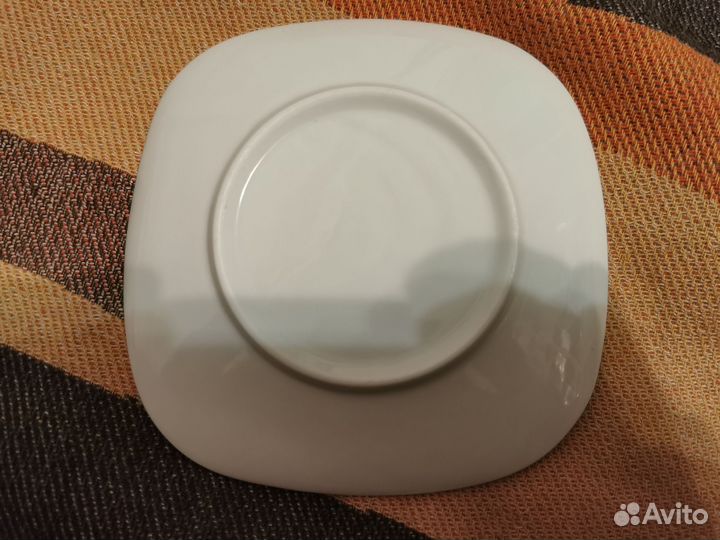 Чайные блюдца