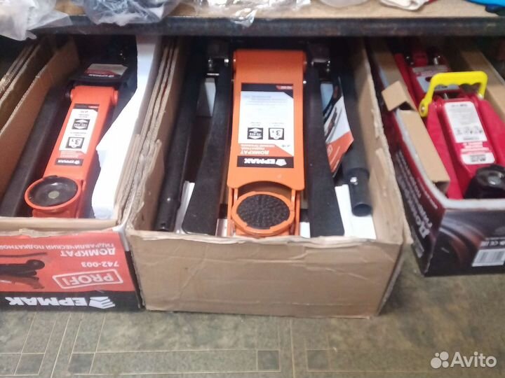 Домкрат подкатной 2 тонны, домкраты