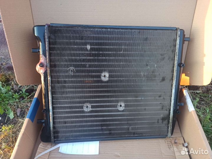 Радиатор охлаждения Шкода фабиа