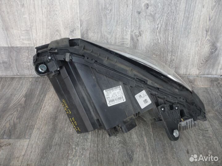 Фара правая №99 Mercedes C W205 2017