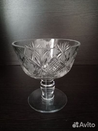 Конфетница хрустальная,на ножке