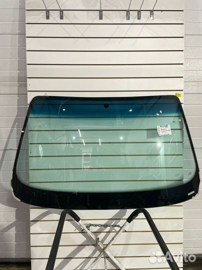 Лобовое стекло на Тойота Карина е