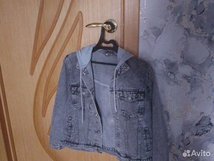 Джинсовая куртка на мальчика возраст 10,12 лет