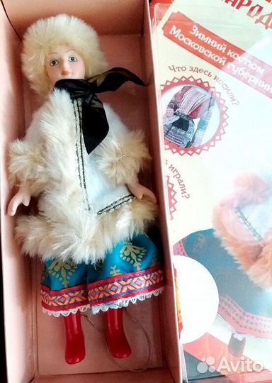 Кукла фарфоровая