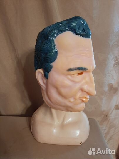 Маски полит. деятелей:Брежнев,Ельцин,Жириновский