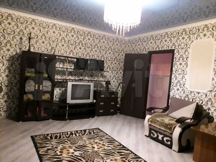 2-к. квартира, 60 м², 1/3 эт.