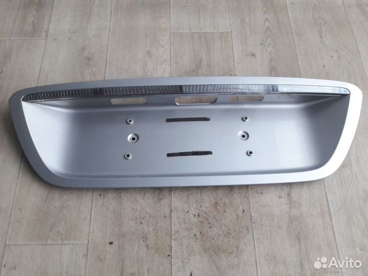 Накладка крышки багажника под Mercedes W220