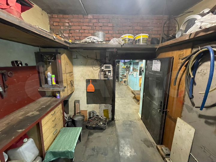 Гараж, > 30 м²