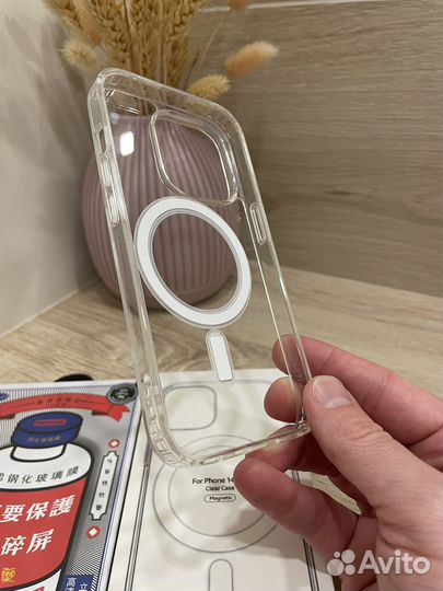 Защитное стекло и MagSafe чехол на iPhone