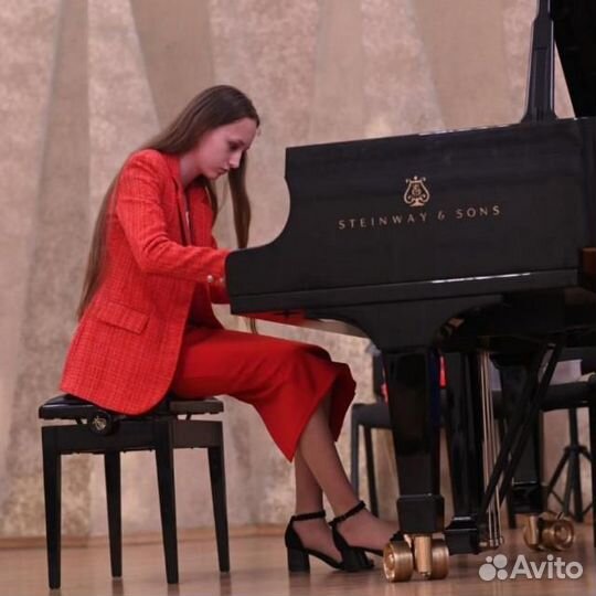 Преподаватель фортепиано и сольфеджио