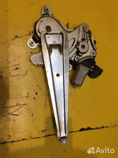 Стеклоподъемник задний Toyota Corolla 2006–2010