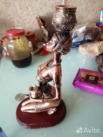 Бронзовая статуэтка девушка африканка с кувшинами