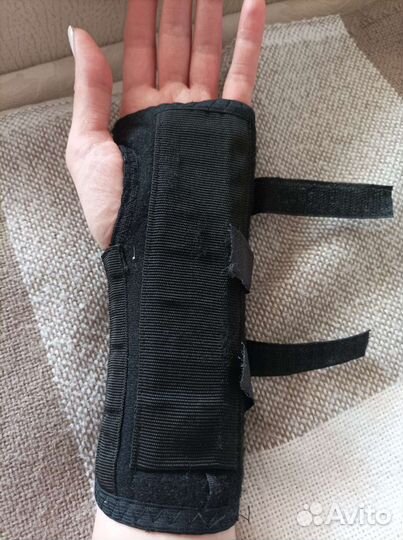 Бандаж лучезапястного сустава левый