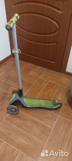 Треколесный самокат globber