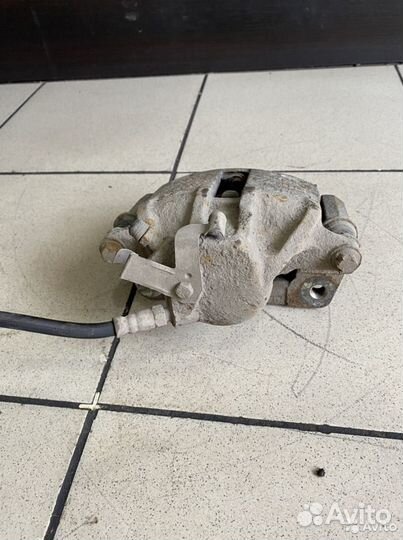 Тормозной суппорт передний левый Chery Tiggo T11