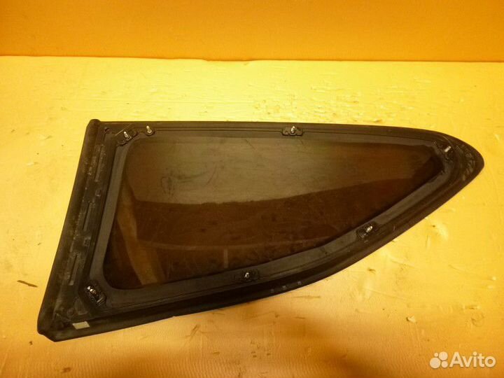 Стекло кузовное глухое правое KIA ceed II 2012-201