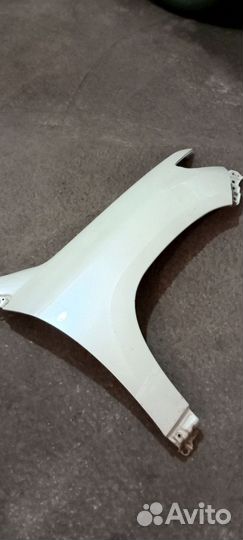 Крыло переднее правое toyota land cruiser 200