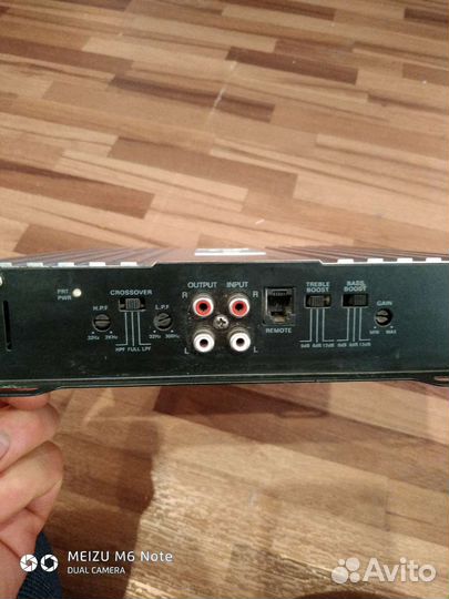 Автомобильный уселитель для сабвуфера