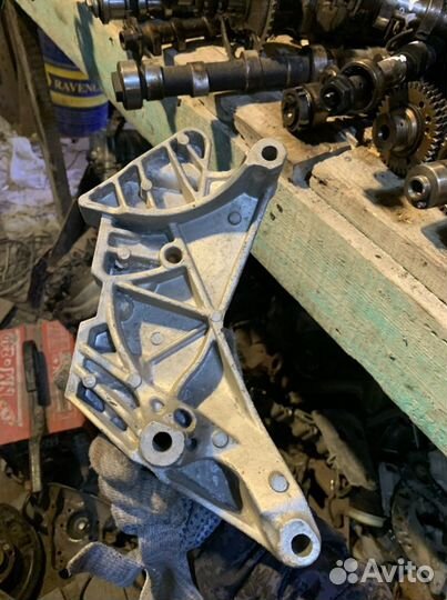 Кронштейн двигателя Ауди A3 8p правый