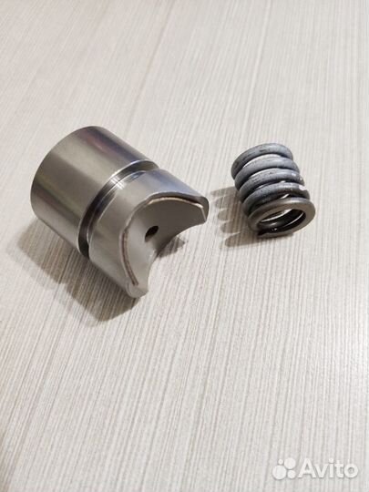 Прижимной сухарь с пружиной Honda Fit2