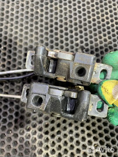 Замок крышки багажника Ауди 80 B4 Audi 80 Avant