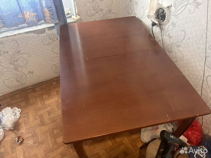 Кухонный стол