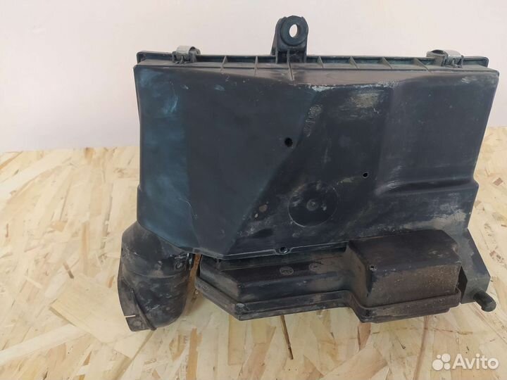 Корпус воздушного фильтра mitsubishi carisma