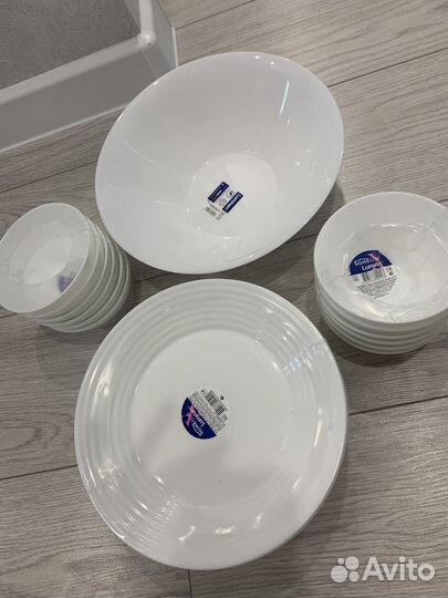 Набор столовой посуды на 12 персон