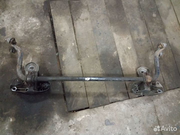 Audi A6C5 стабилизатор с опорами двигателя