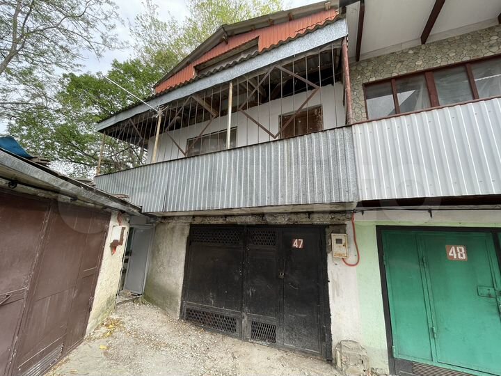 Гараж, > 30 м²