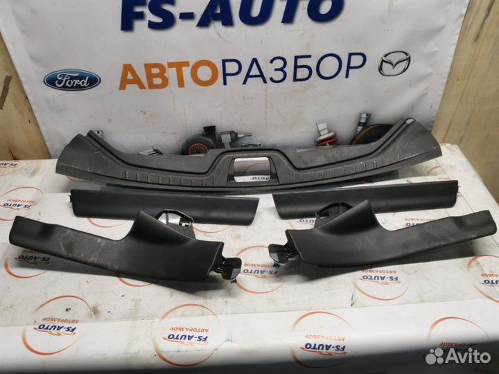 Пластик багажника задний Volvo V60 2.0 дизель