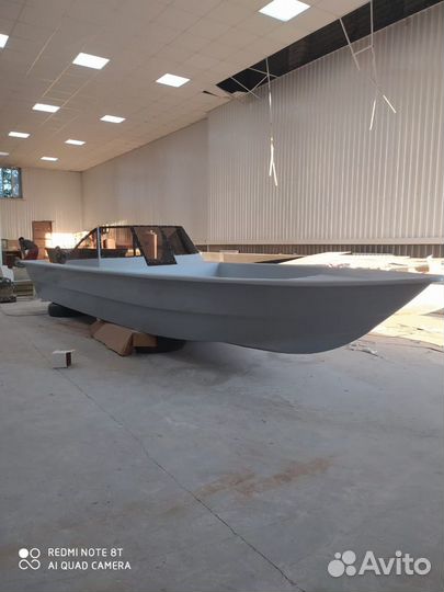 Стеклопластиковая моторная лодка 