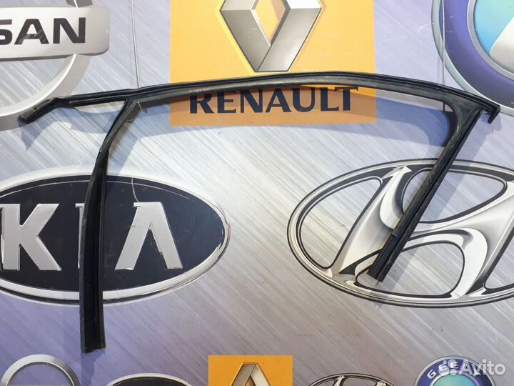Уплотнитель перед проема стекла двери LADA xray Пр