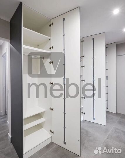 Шкаф с зеркалом