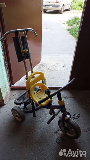 Отдам трехколесный велосипед с ручкой