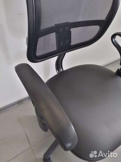 Компьютерное кресло, стул офисный