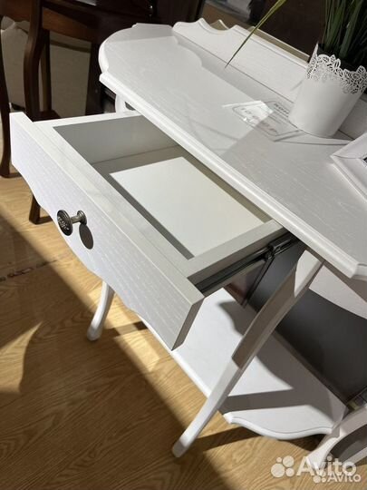 Консольный столик с ящиком