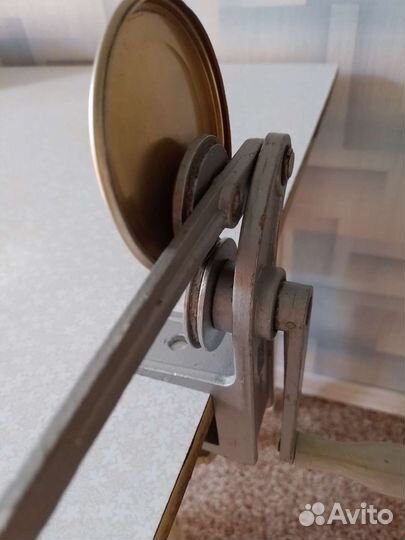 Машинка для раскатки выпрямления крышек