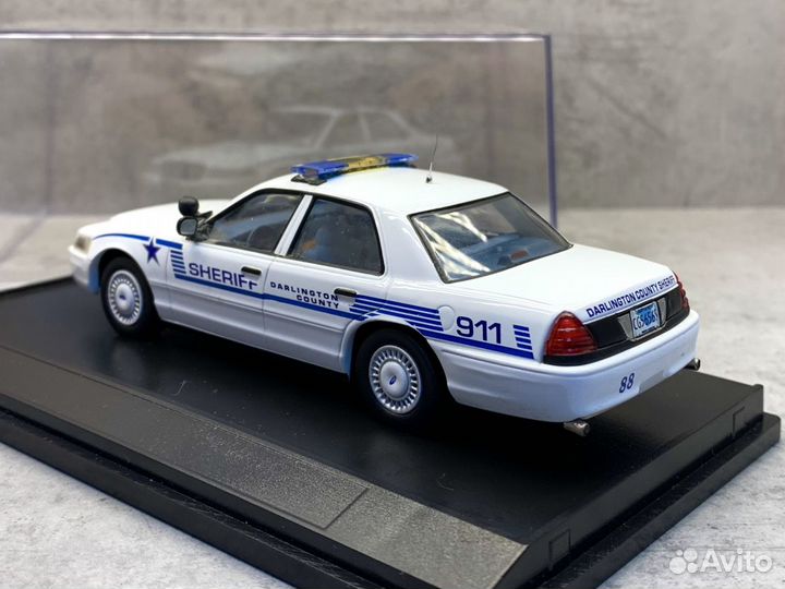 Коллекционная модель Ford Crown Victoria 1:43