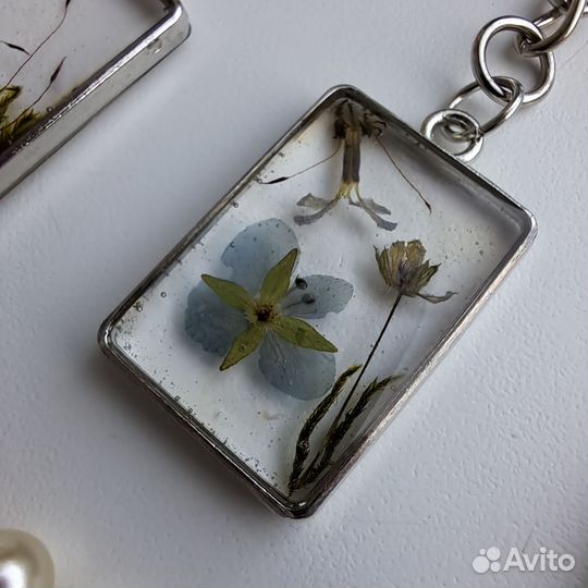 Брелоки из эпоксидной смолы с сухоцветами