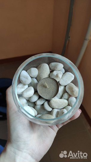 Вазы с камнями