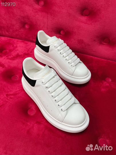 Роскошные кроссовки Alexander McQueen – сочетание