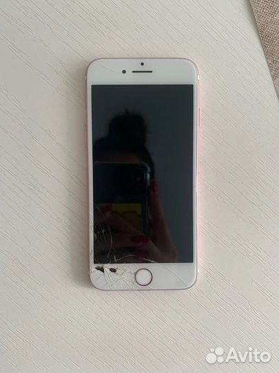 Телефон iPhone 7